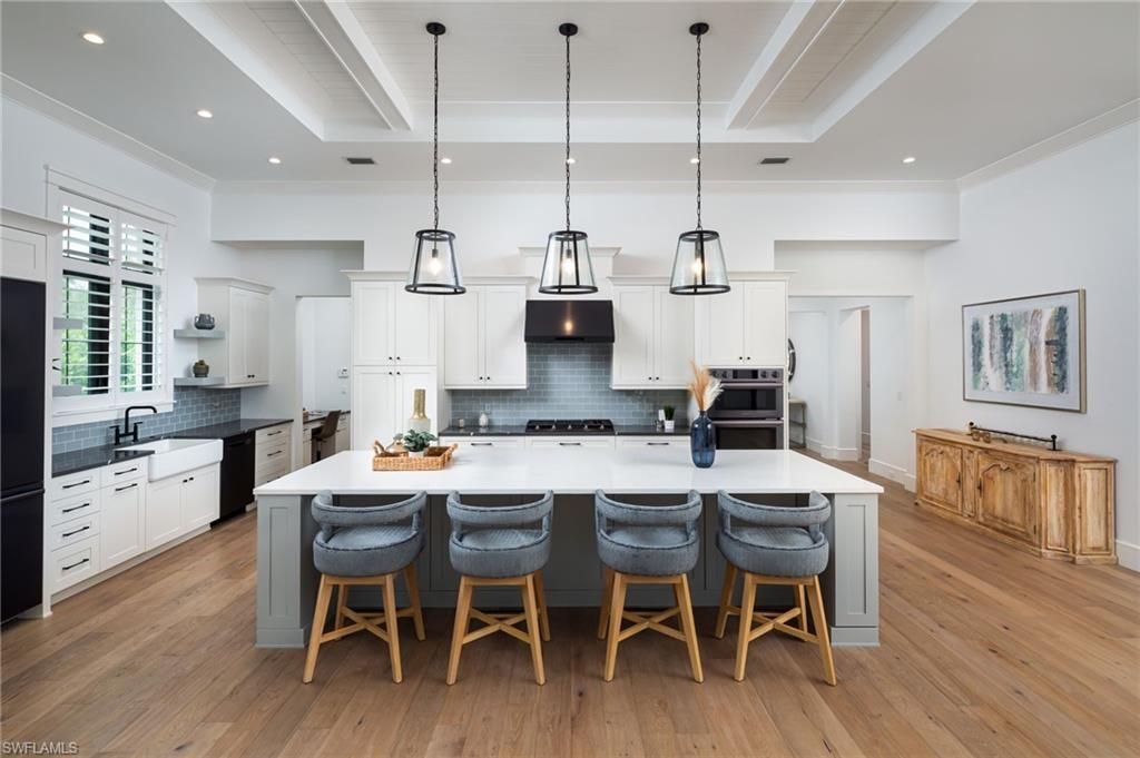 1064 13th St N, Naples, FL 34102 Photo