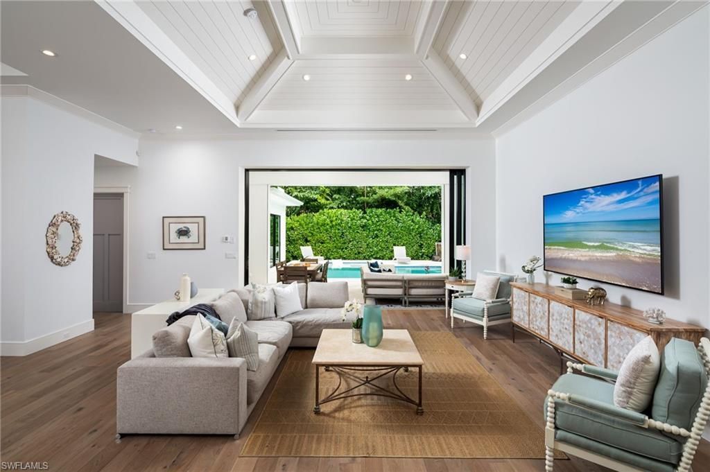 1064 13th St N, Naples, FL 34102 Photo