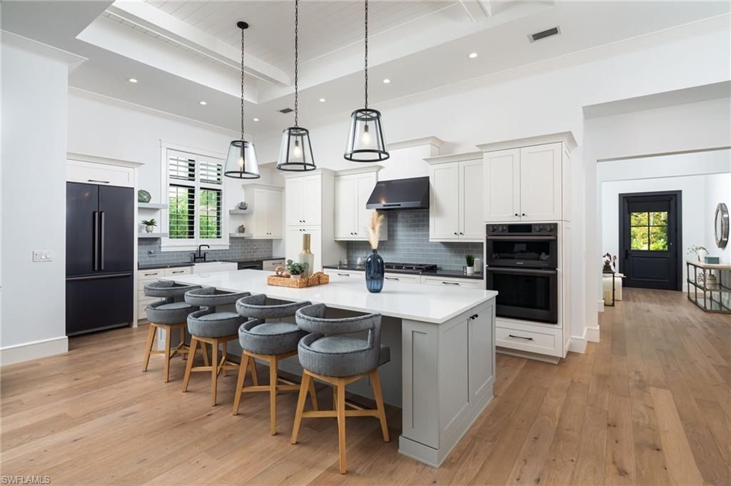 1064 13th St N, Naples, FL 34102 Photo