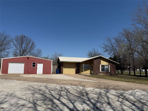 706 W Bushyhead , Nowata, OK 74048