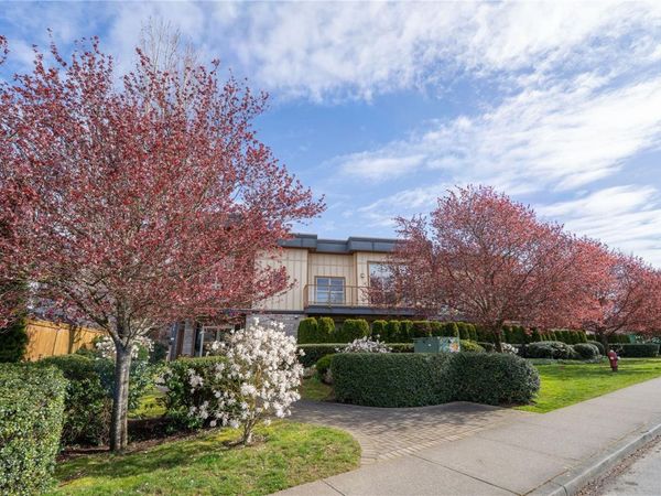 10421 Resthaven Dr , Unit 204, Sidney, BC V8L 3H4
