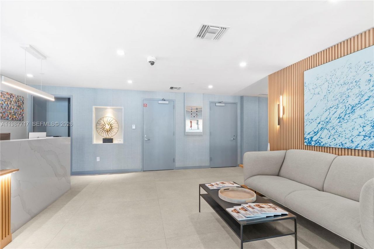 225 Collins Ave , Unit 5J, Miami Beach, FL 33139 Photo