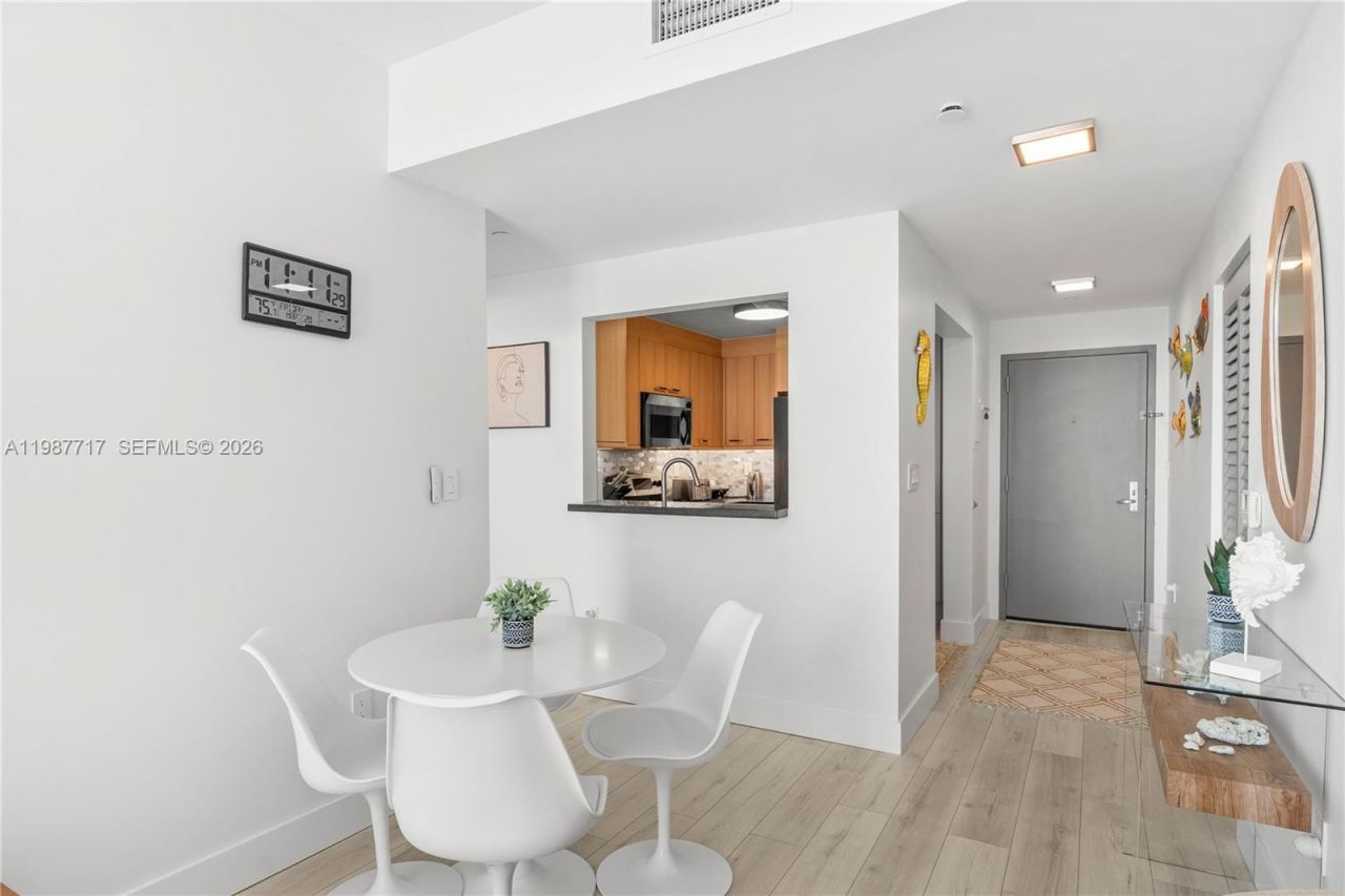 225 Collins Ave , Unit 5J, Miami Beach, FL 33139 Photo