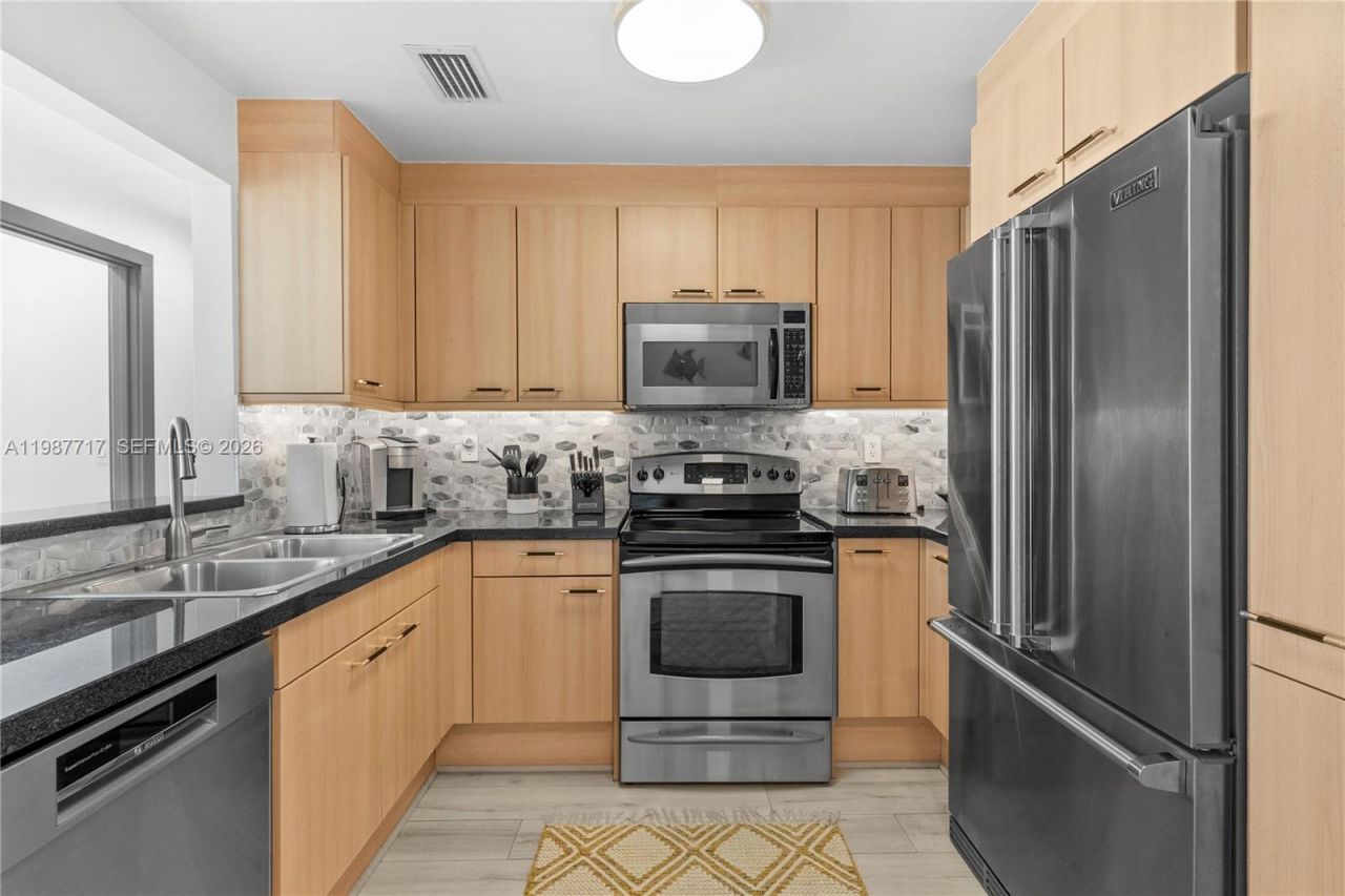 225 Collins Ave , Unit 5J, Miami Beach, FL 33139 Photo