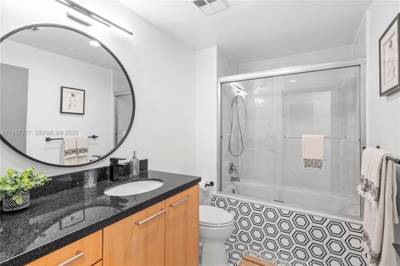 225 Collins Ave , Unit 5J, Miami Beach, FL 33139 Photo