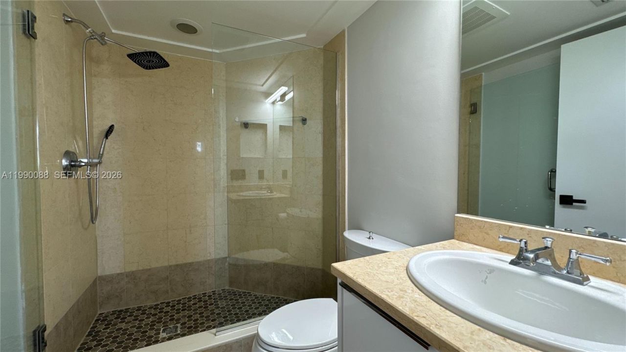 20000 E Country Club Dr , Unit 1016, Aventura, FL 33180 Photo