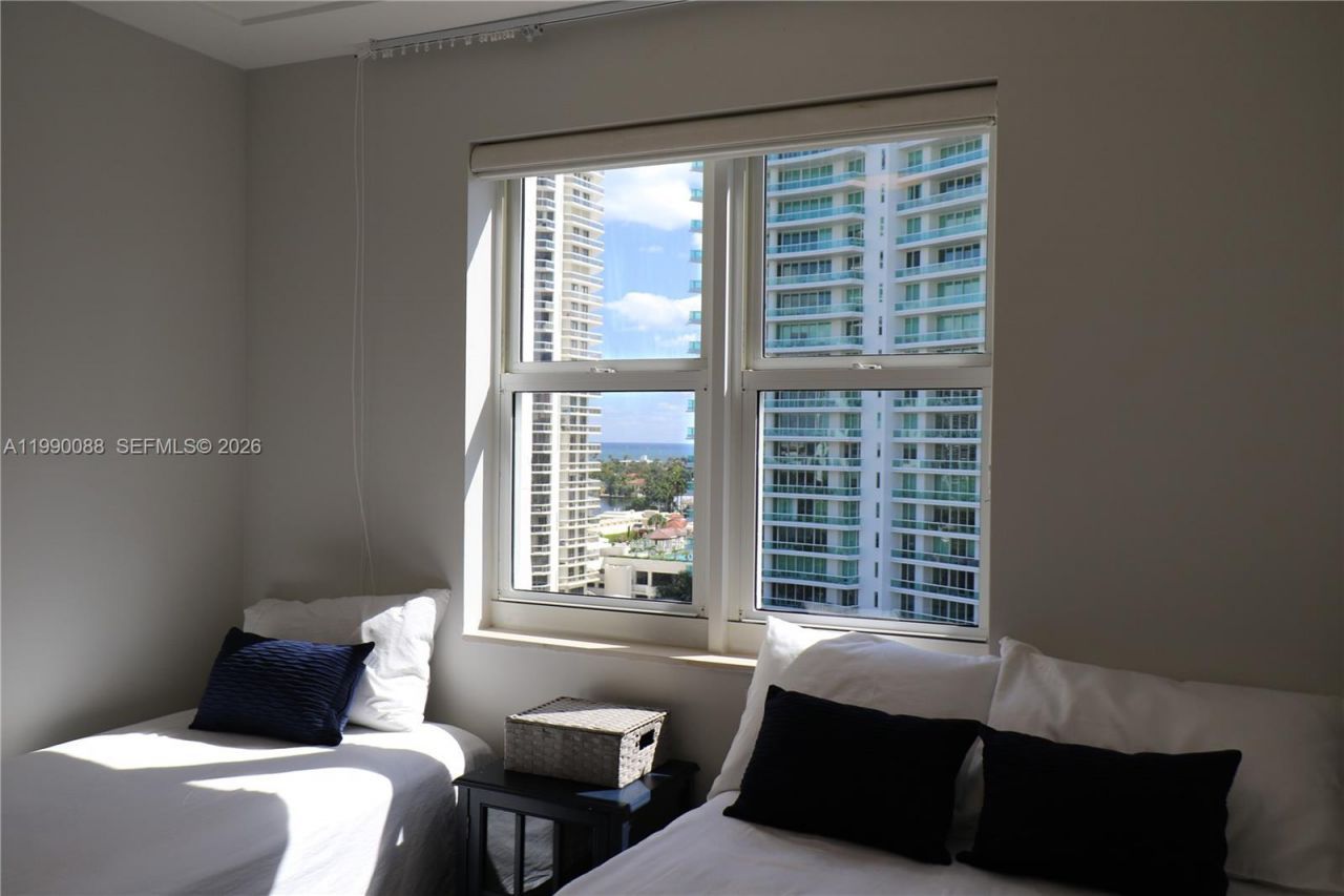 20000 E Country Club Dr , Unit 1016, Aventura, FL 33180 Photo