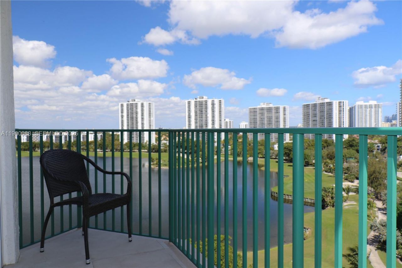 20000 E Country Club Dr , Unit 1016, Aventura, FL 33180 Photo