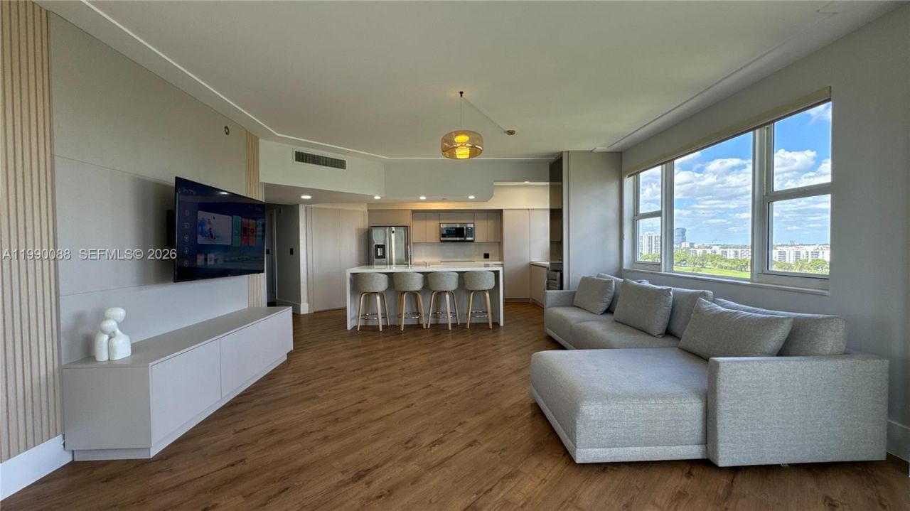 20000 E Country Club Dr , Unit 1016, Aventura, FL 33180 Photo