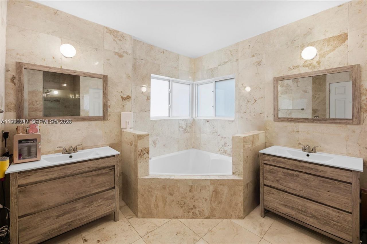 11243 NW 58th Ter , Unit 1, Doral, FL 33178 Photo