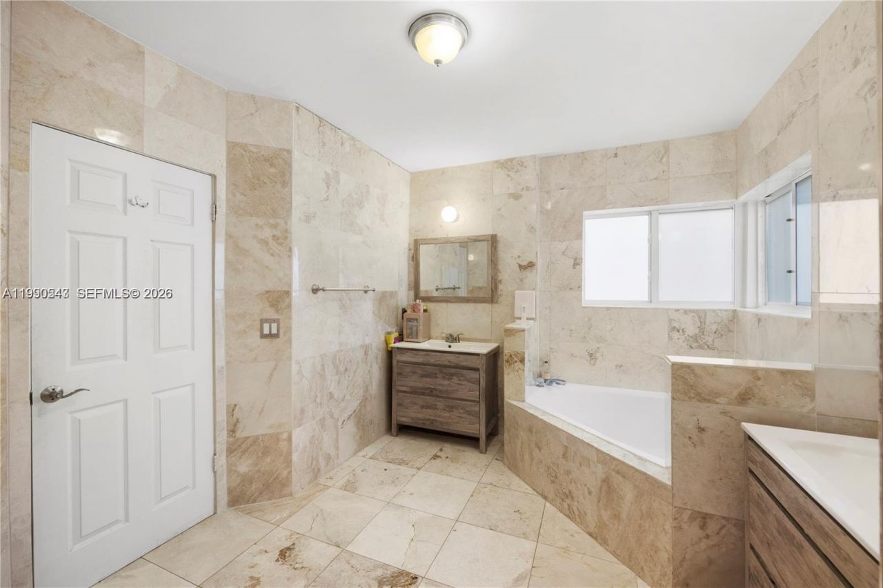 11243 NW 58th Ter , Unit 1, Doral, FL 33178 Photo