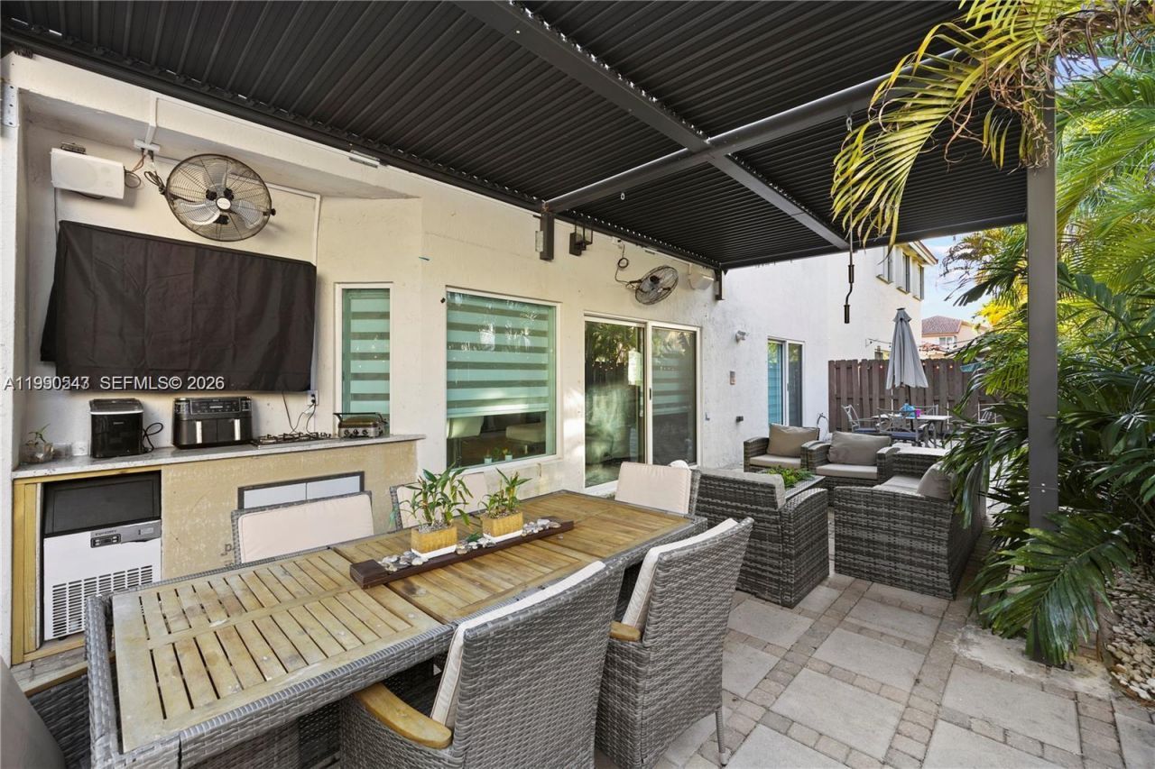 11243 NW 58th Ter , Unit 1, Doral, FL 33178 Photo