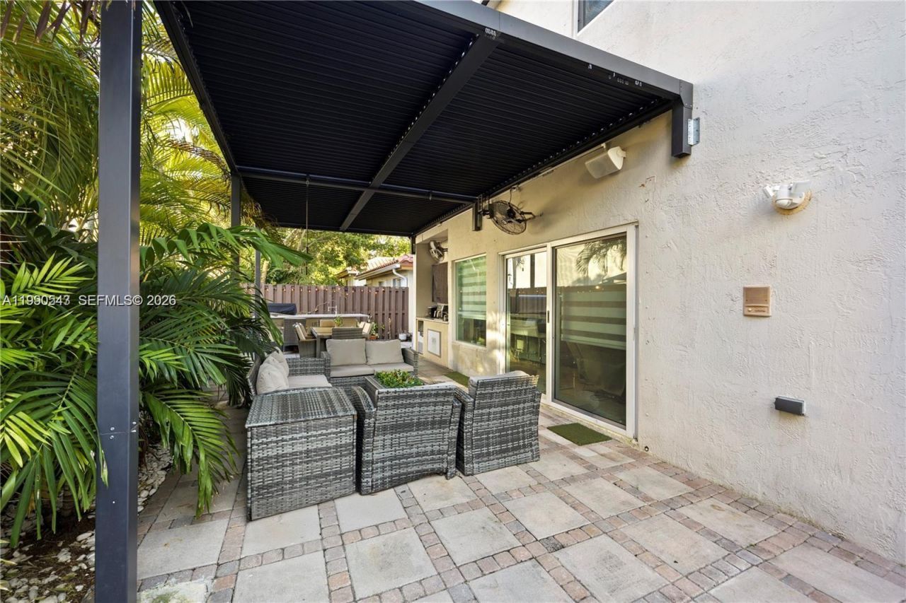 11243 NW 58th Ter , Unit 1, Doral, FL 33178 Photo