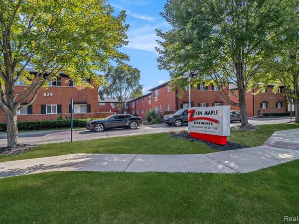 629 W Maple Road , Clawson, MI 48017