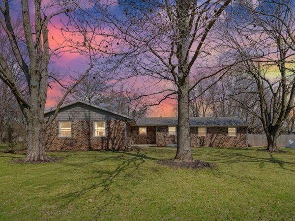 207 Timberview Drive, Mahomet, IL 61853