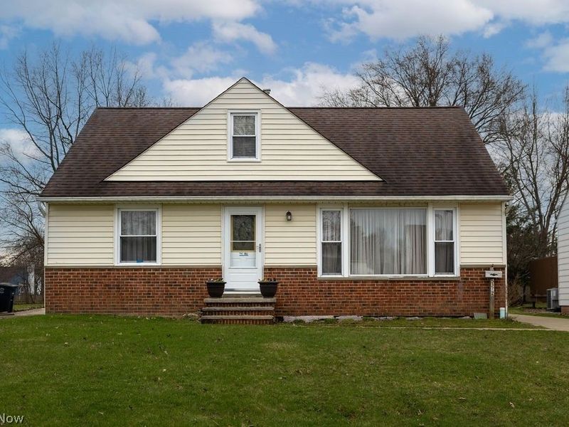 5372 Huron Road, Lyndhurst, OH 44124 Photo 1