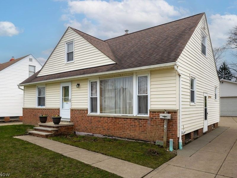 5372 Huron Road, Lyndhurst, OH 44124 Photo 4