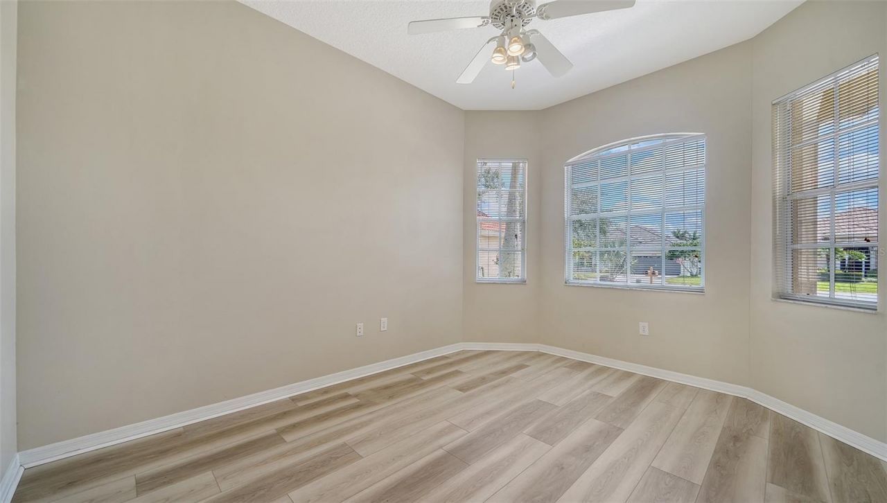 5939 Sandstone Avenue , Sarasota, FL 34243 Photo