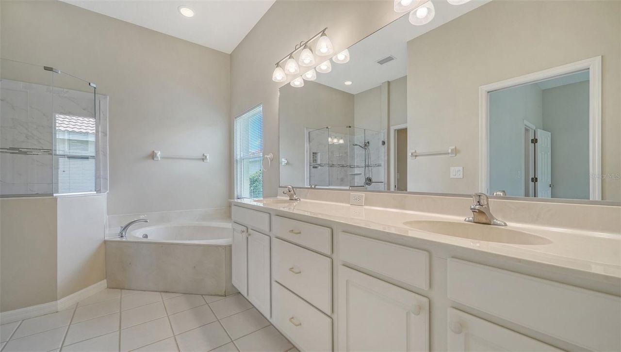 5939 Sandstone Avenue , Sarasota, FL 34243 Photo