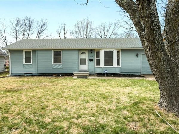 9214 Manchester Avenue, Kansas City, MO 64138