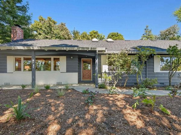 15 Crown Ct, Orinda, CA 94563