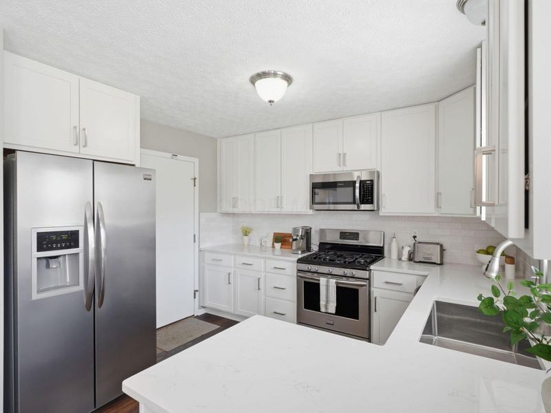 9003 Holquest Drive, Lewis Center, OH 43035 Photo 11