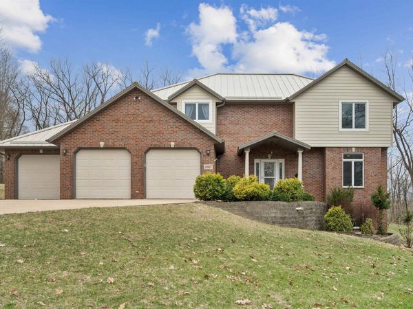 10837 Golden Oaks Court, Dubuque, IA 52003