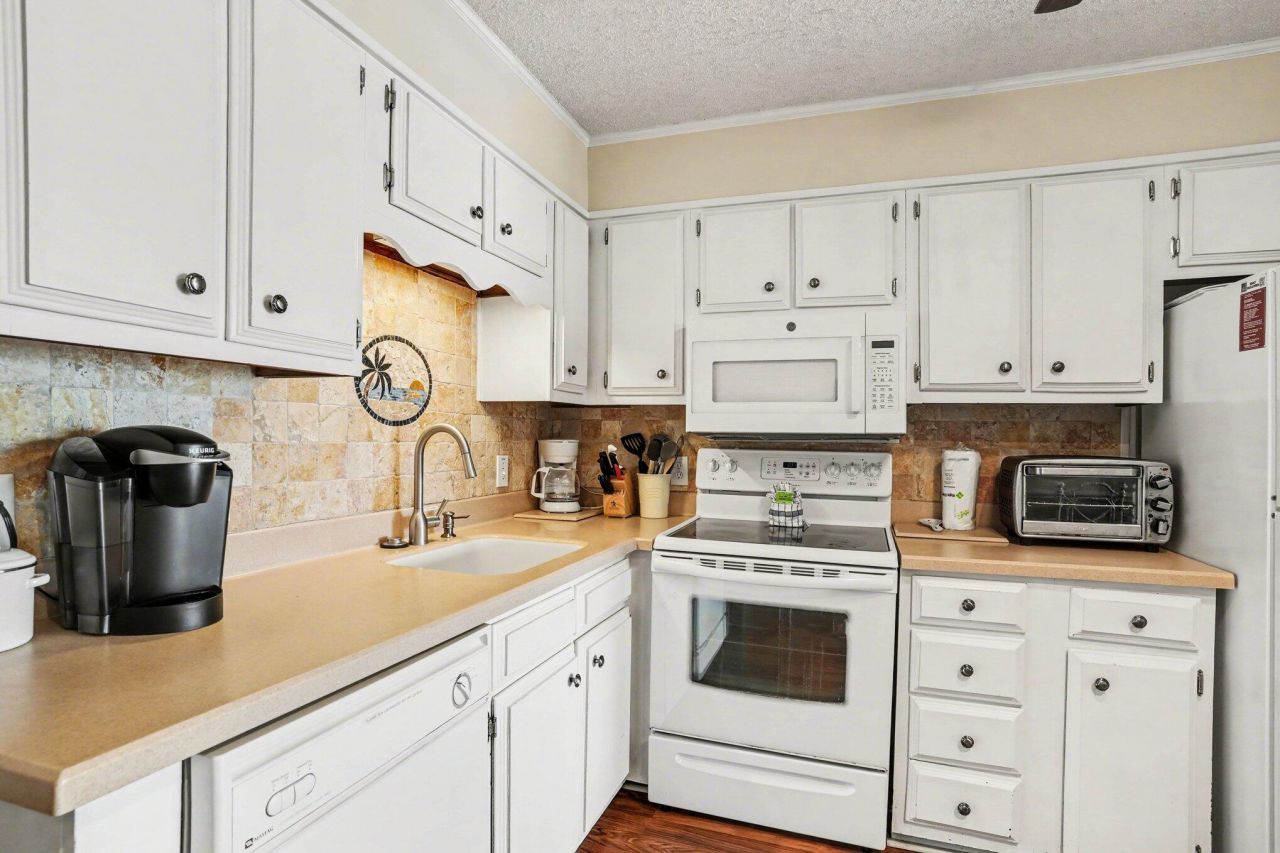 6302 N Ocean Boulevard Photo 11