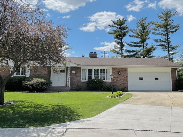 1511 Hillcrest Court, Bettendorf, IA 52722