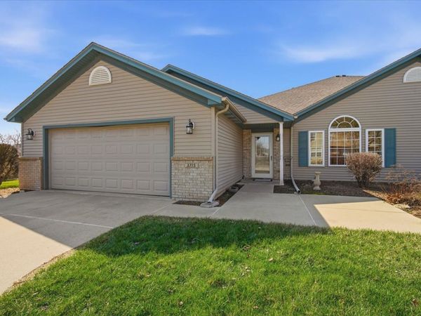 3715 Wine Way , Bloomington, IL 61704