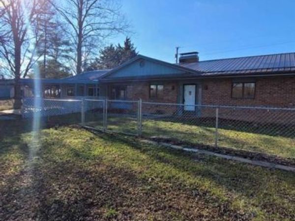 32730 Henley Lake Drive, California, MO 65018