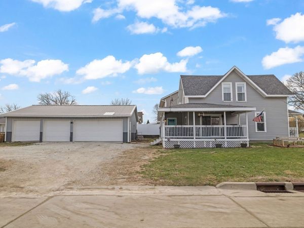 901 E Buchanan Street, Winterset, IA 50273
