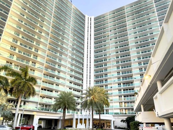 100 Bayview Dr, Unit 412, Sunny Isles Beach, FL 33160