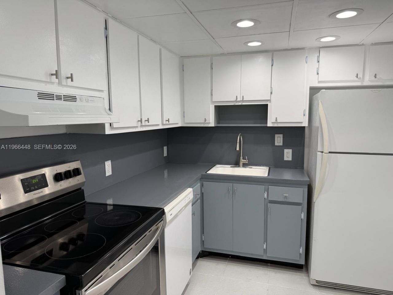 100 Bayview Dr, Unit 412, Sunny Isles Beach, FL 33160 Photo