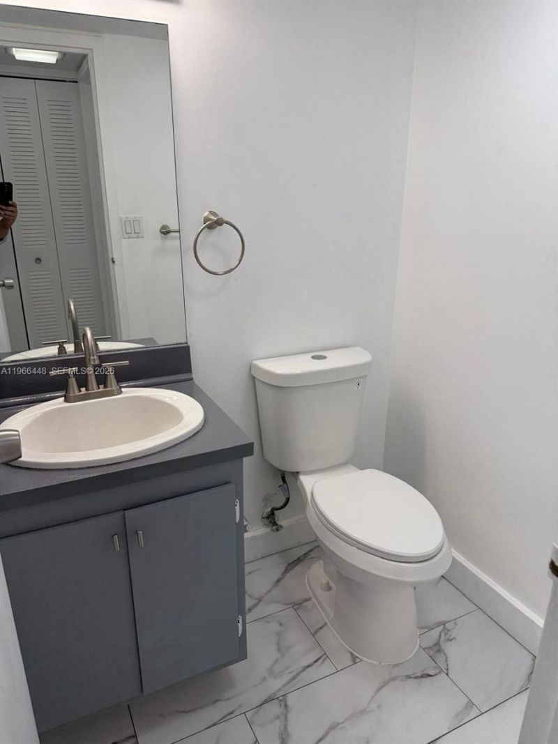 100 Bayview Dr, Unit 412, Sunny Isles Beach, FL 33160 Photo