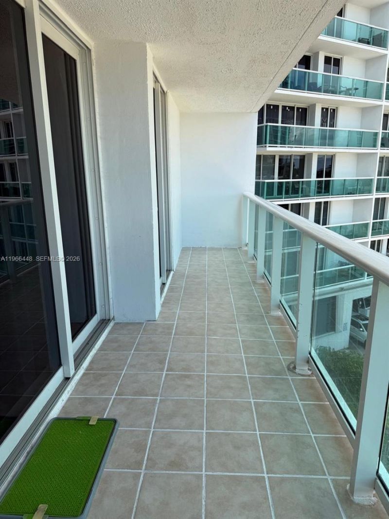 100 Bayview Dr, Unit 412, Sunny Isles Beach, FL 33160 Photo