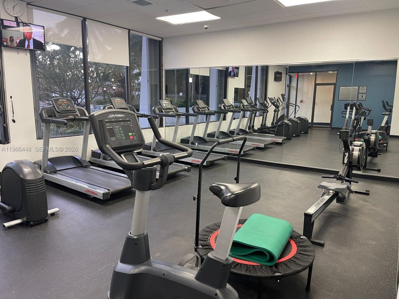 100 Bayview Dr, Unit 412, Sunny Isles Beach, FL 33160 Photo