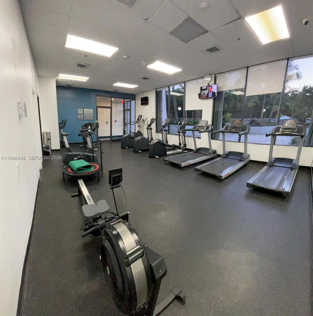 100 Bayview Dr, Unit 412, Sunny Isles Beach, FL 33160 Photo