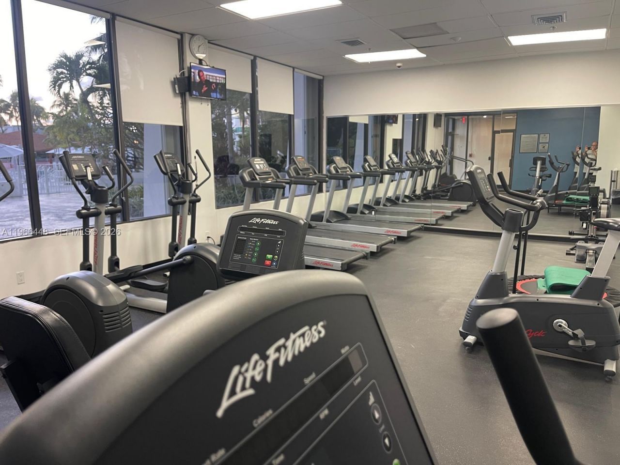 100 Bayview Dr, Unit 412, Sunny Isles Beach, FL 33160 Photo