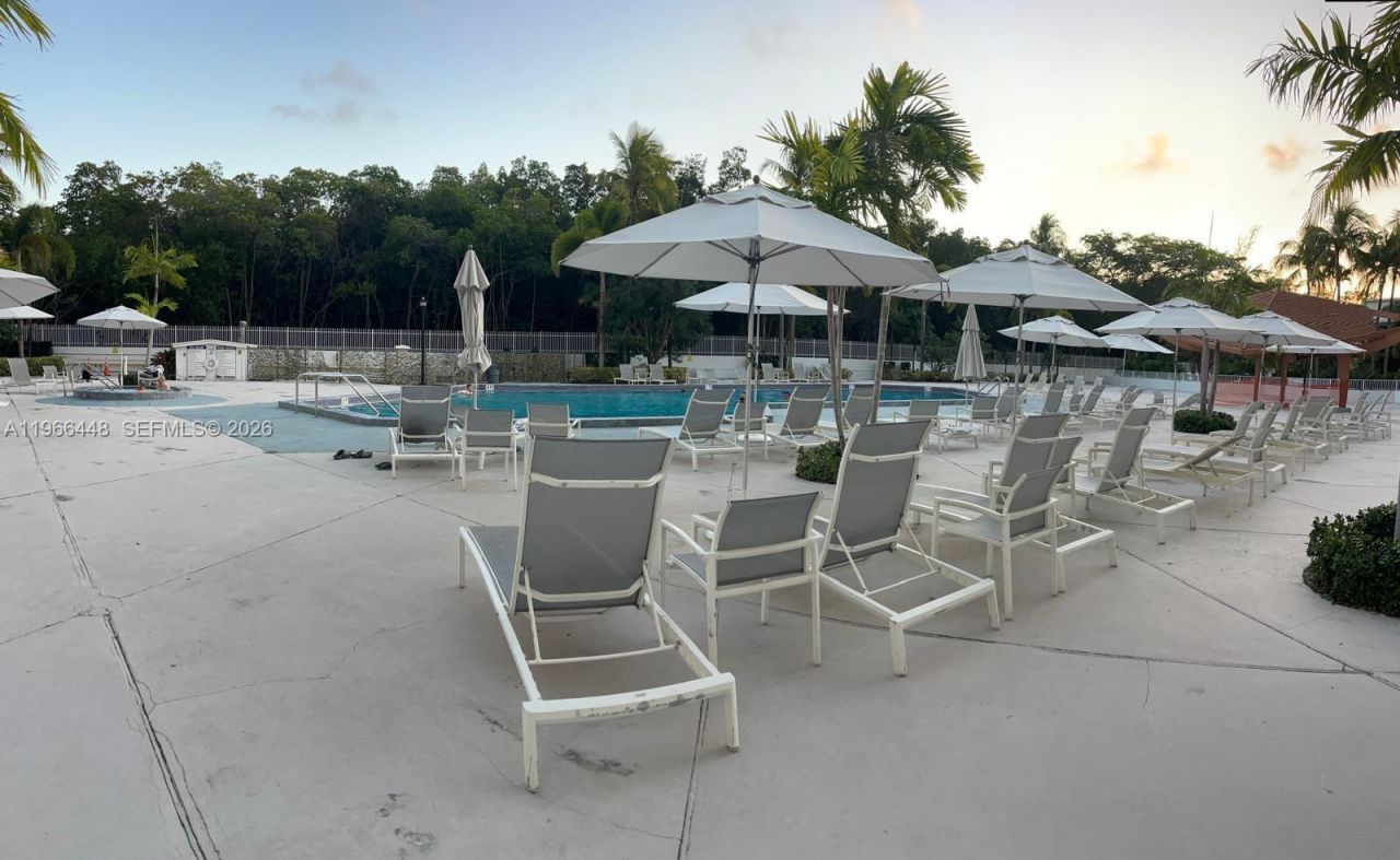 100 Bayview Dr, Unit 412, Sunny Isles Beach, FL 33160 Photo