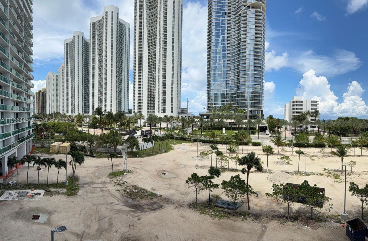 100 Bayview Dr, Unit 412, Sunny Isles Beach, FL 33160 Photo