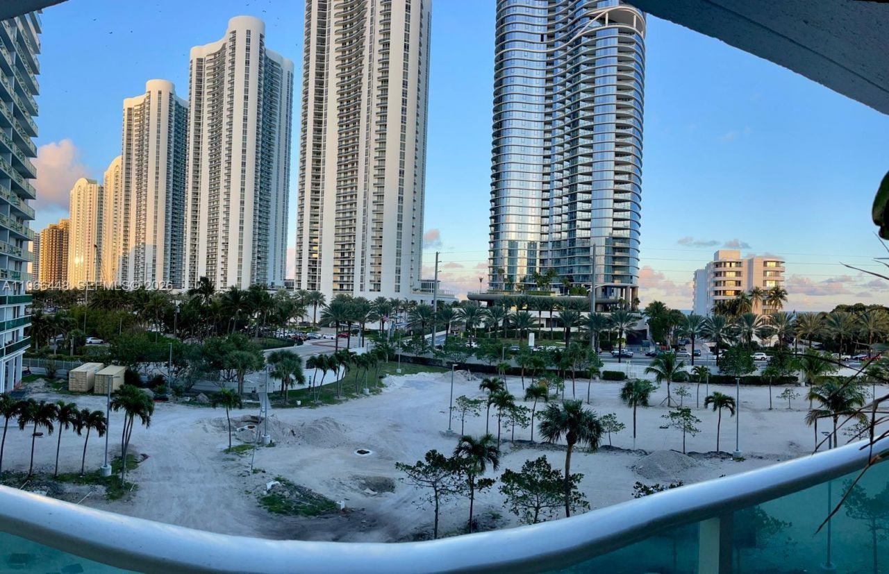 100 Bayview Dr, Unit 412, Sunny Isles Beach, FL 33160 Photo