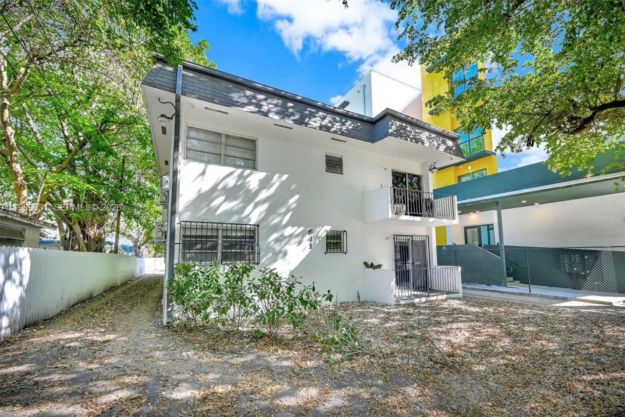 641 NW 2nd St, Miami, FL 33128 Photo