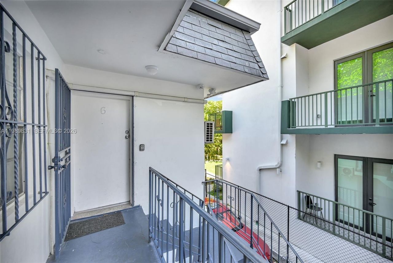 641 NW 2nd St, Miami, FL 33128 Photo