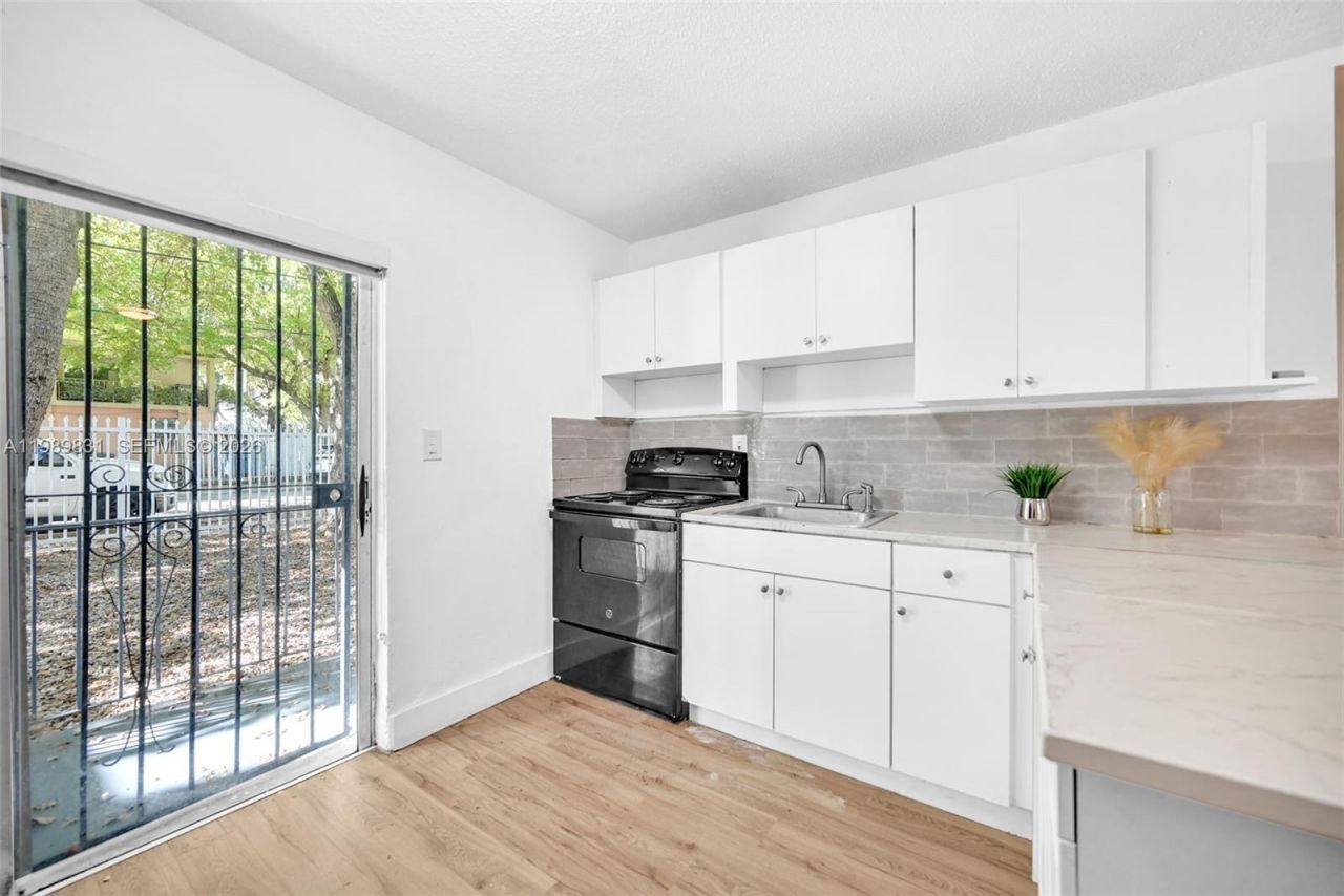 641 NW 2nd St, Miami, FL 33128 Photo