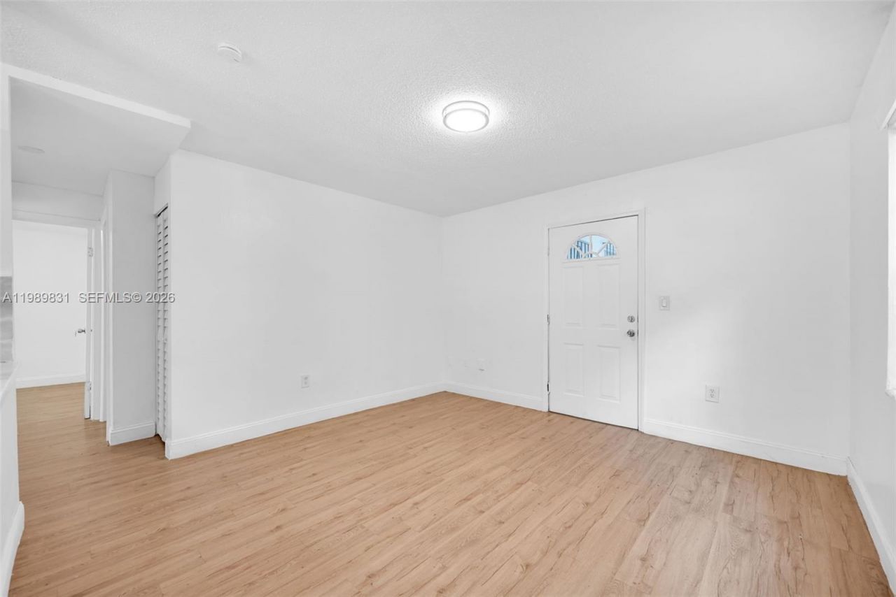 641 NW 2nd St, Miami, FL 33128 Photo