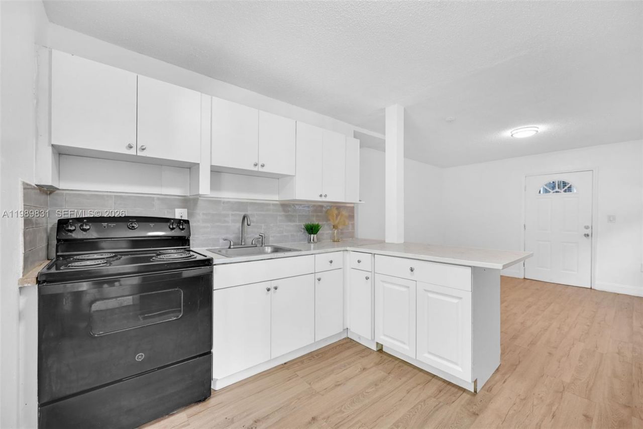 641 NW 2nd St, Miami, FL 33128 Photo