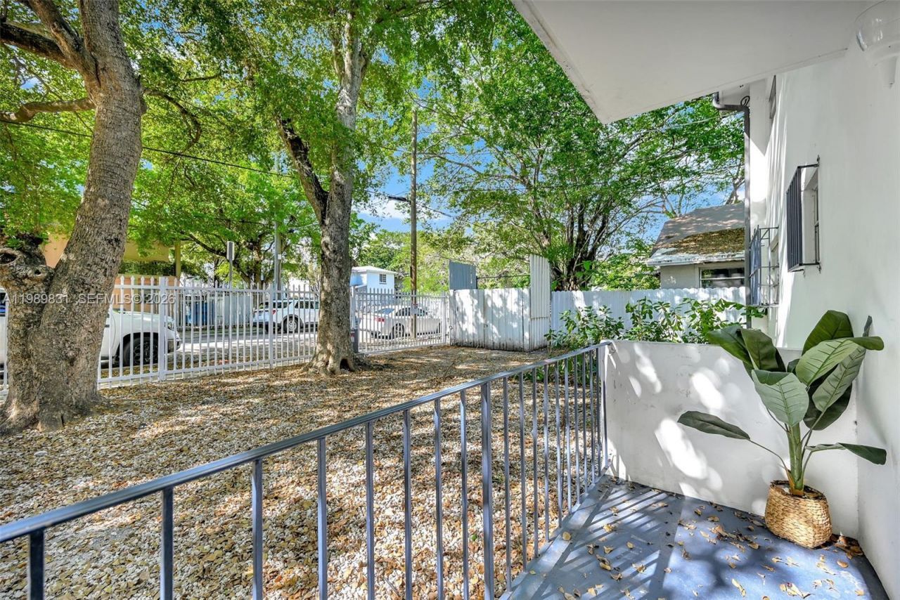 641 NW 2nd St, Miami, FL 33128 Photo