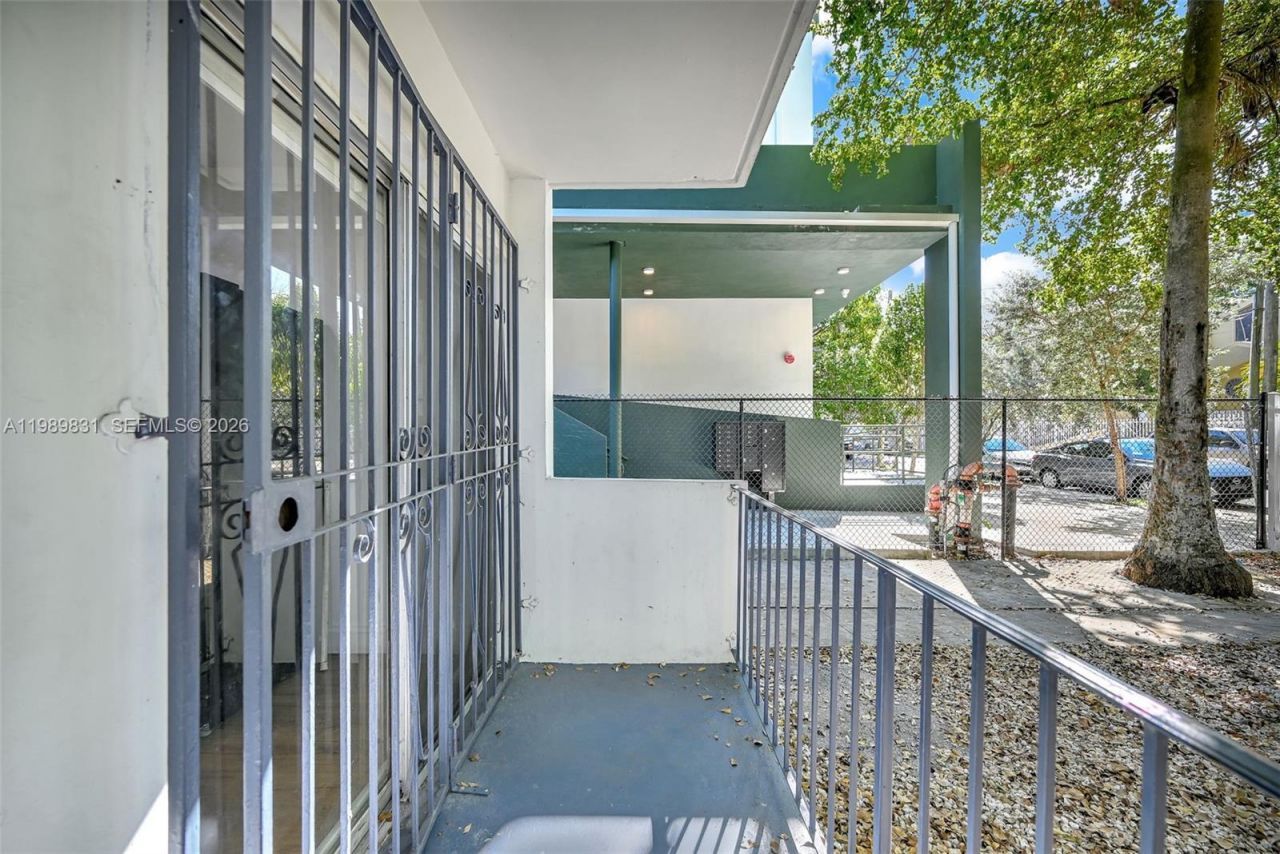 641 NW 2nd St, Miami, FL 33128 Photo