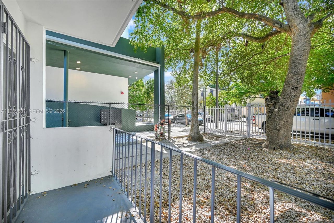 641 NW 2nd St, Miami, FL 33128 Photo